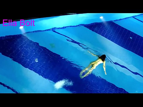 ❤️ Nu mă pot opri din privit, tânără blondă surprinsă înotând goală în piscina stațiunii ELLA BOLT ☑ at porn ro.novoporn.ru ❌️